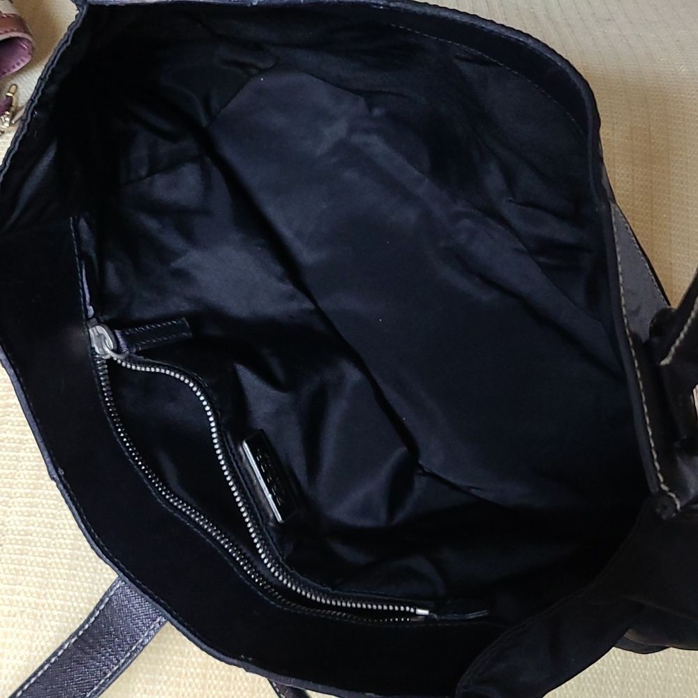 💯 Authentic Prada Handbag 🍀 - Picture 14 of 14